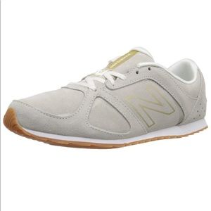 New balance 555 gold and white shoes